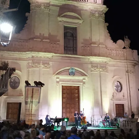 Largo Menzullo Καστελανέτα